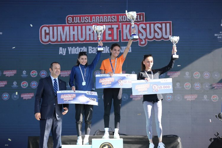 Kocaeli'de binlerce sporsever Cumhuriyet aşkına koştu 1