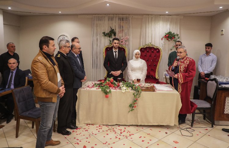 Depremzede çifte Kütahya'da nikah sürprizi 1