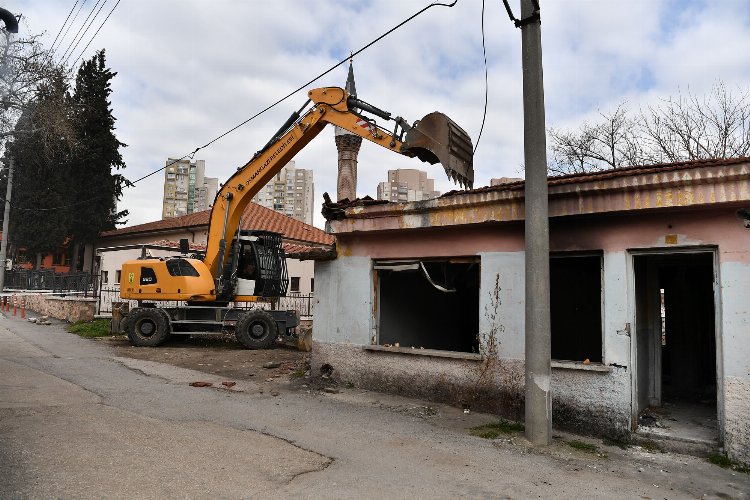 Bursa Osmangazi'de tarihi bölge metruklardan temizlendi 1