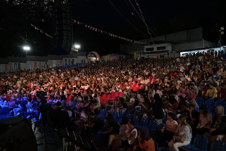 Bursa'da uluslararası festivalde Özcan Deniz coşkusu 2