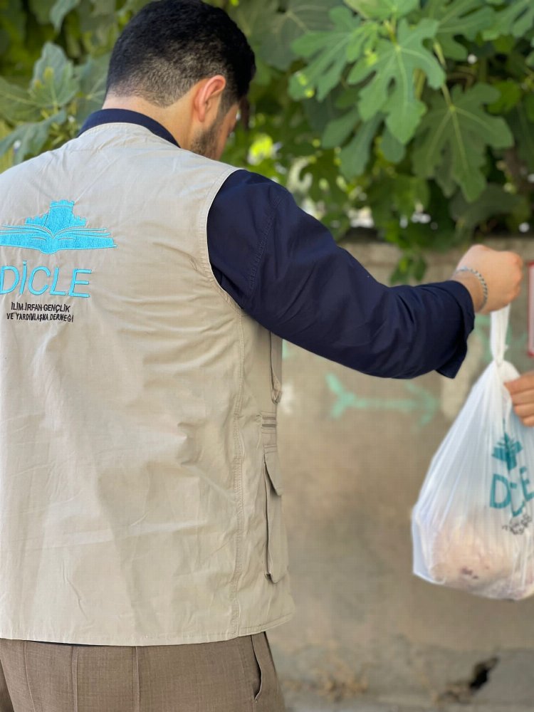 Dicle Derneği'nden deprem bölgesine kurban eti 1