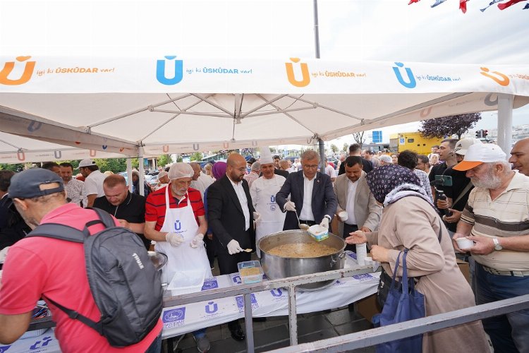 İstanbul Üsküdar aşure bereketini paylaştı 1