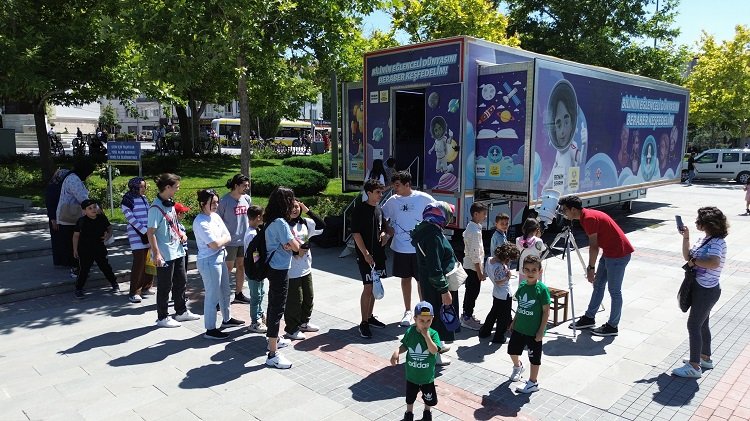 Konyalı çocuklar 'Bilim Tırı' ile eğlenerek öğreniyor 2