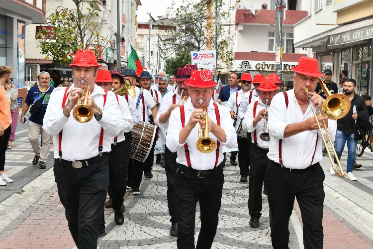 Esenyurt'ta uluslararası ikinci buluşma... Dünya müzisyenlerinden Âşık Veysel sürprizi 1