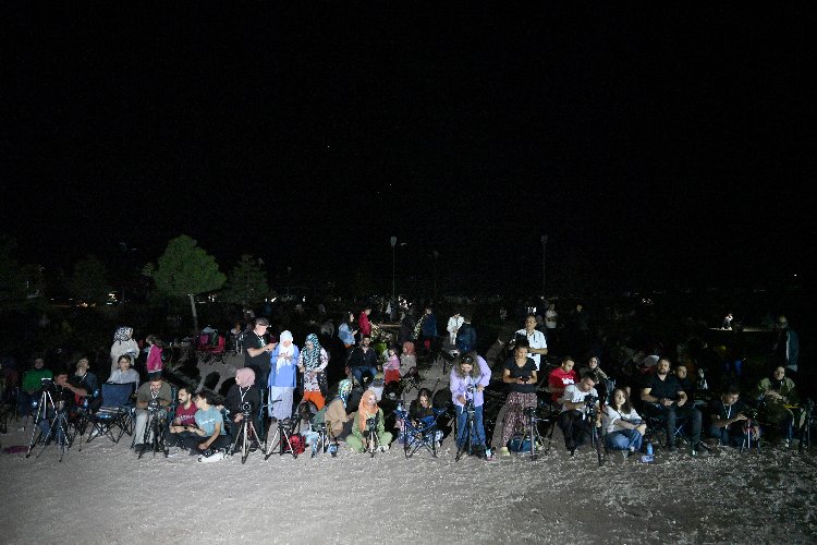 Konya'da meteor yağmuru için pozlama etkinliği 1