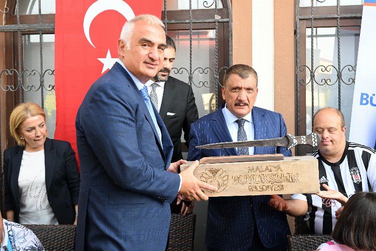 Arslantepe Karşılama Merkezi'nin temeli atıldı 1