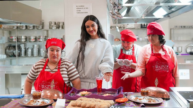 Elif Buse Doğan'dan GastroANTEP'te 'engelsiz' konser 1