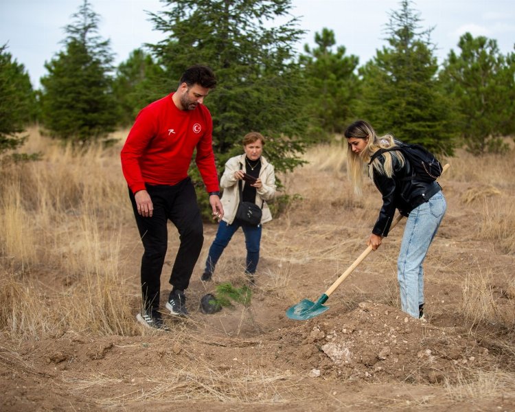 Cemal Kütahya Hatıra ormanı için fidanlar dikildi 1