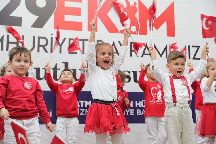 İzmit'te çocuklar 100. Yılı coşkuyla kutladı 1