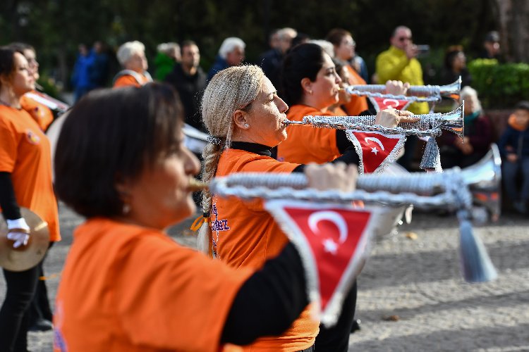 Kadına şiddete bandolu tepki 2