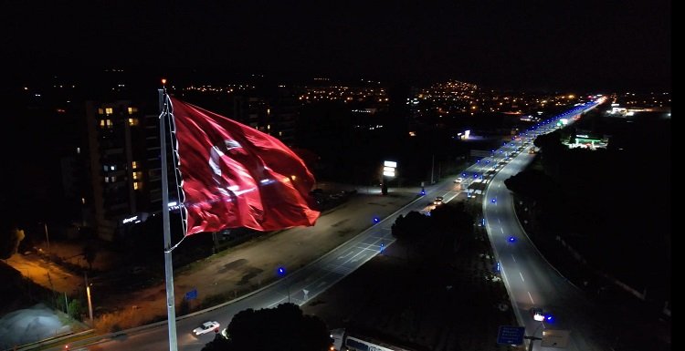 Akhisar'da caddeler aydınlanıyor 1