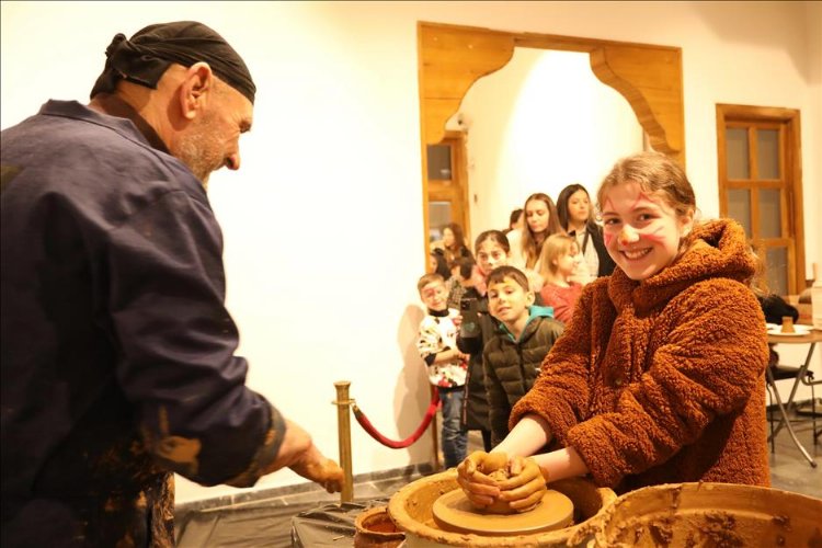 Bursa İnegöl'de minik eller çamuru sanata dönüştürüyor 1