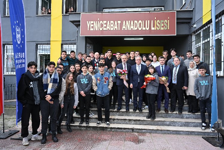 Bursa'da Başkan Aktaş öğrencilerle tecrübe paylaştı 1