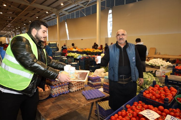 Kocaeli Büyükşehir, pazarcıların içini ısıttı 1