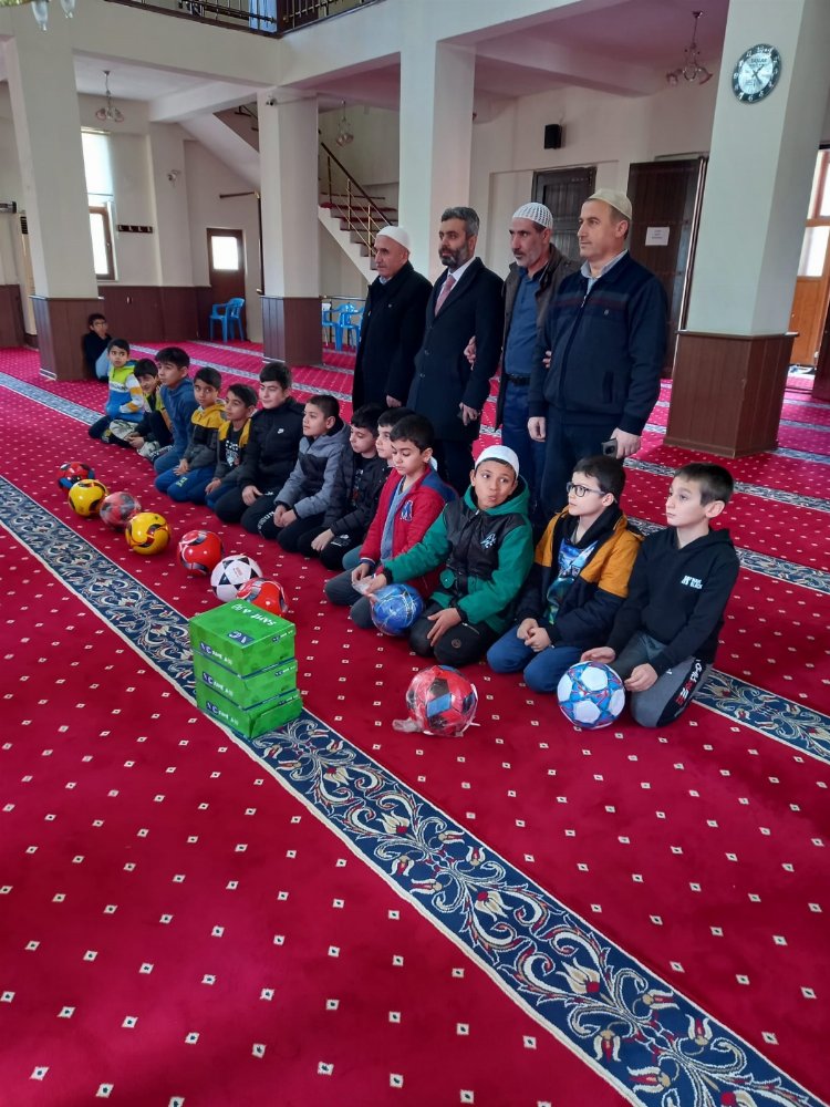 Mardin'de namaz kılan çocuklara ödül 1