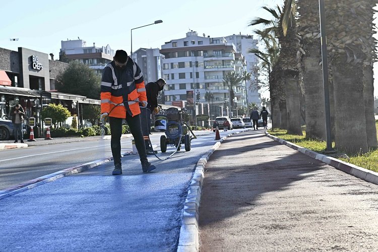 Muratpaşa'da bisiklet yolu yenileniyor 1