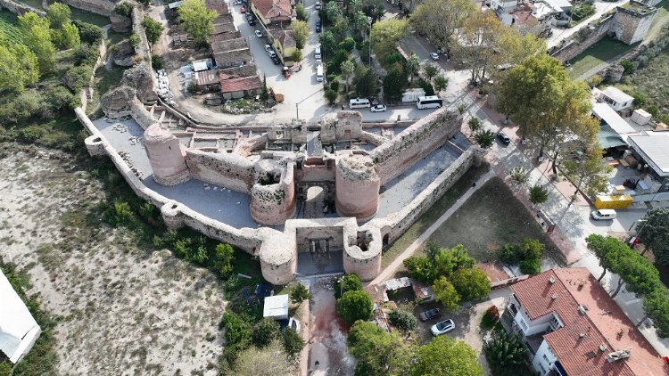 Bursa İznik'te 1800 yıllık Roma Tiyatrosu turizme kazandırıldı 2