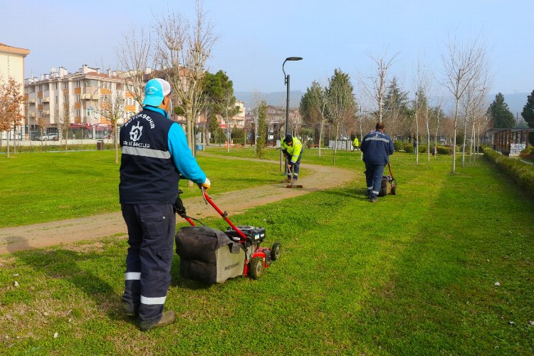 Derince Millet Bahçesi'nde temizlik çalışması 1