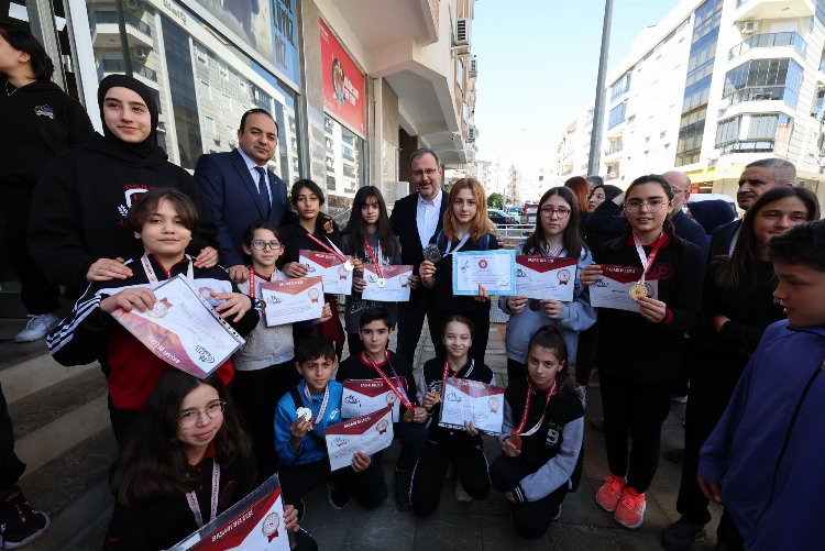 Mehmet Kasapoğlu İzmir'de yoğun bir gündemle haftaya başladı 1