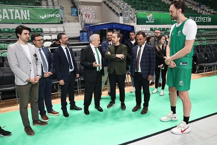 Şadi Özdemir Bursaspor Basketbol Takımı’nı antrenmanda izledi 3