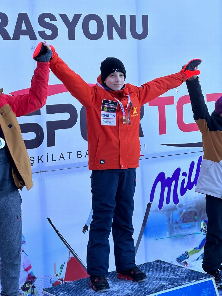 Snowboard'un harika çocuğu... Dağhan Güler Türkiye şampiyonu 1