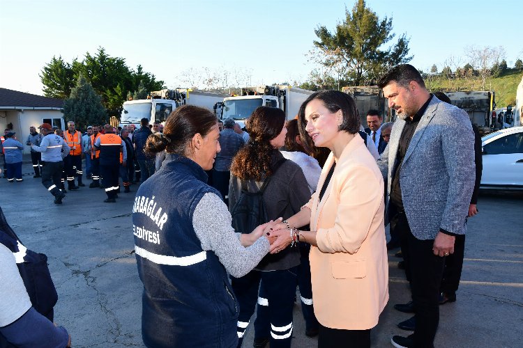 Başkan Kınay, Karabağlar Belediyesi çalışanlarıyla bayramlaştı 1