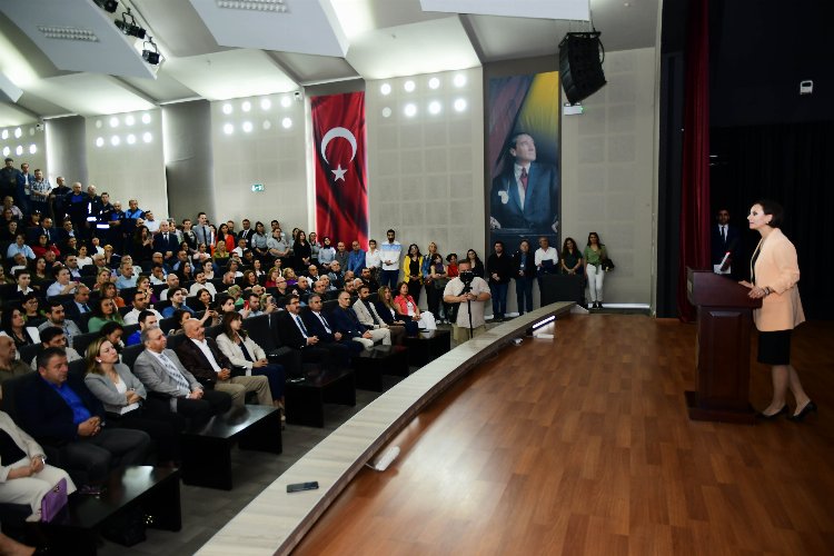 Başkan Kınay, Karabağlar Belediyesi çalışanlarıyla bayramlaştı 3